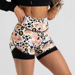 Noire Blanc Peaches & Creme Leopard Print‎ High Waist Gym Shorts Womens XS